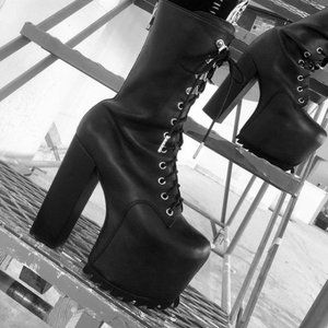 Dolls Kill Current Mood Nola Platform Boots size 7